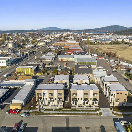 Brand New Fully Updated Condo 908